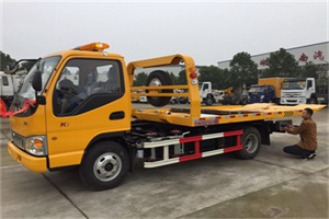 兴国哪里有拖车服务